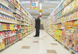 Copertina di Quali supermercati sono aperti alla Vigilia, a Natale e a Santo Stefano? La lista completa per ultimare gli acquisti