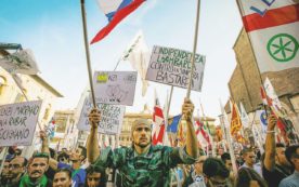 Copertina di A Bologna c’è la Cosa nera di Salvini e B. (fischiato)