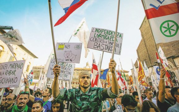 A Bologna c’è la Cosa nera di Salvini e B. (fischiato)