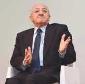 Copertina di Metodo De Luca: “Pressioni al giudice per salvarsi il posto”