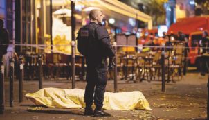 Copertina di Su Twitter la ricerca disperata dei ragazzi inghiottiti a Parigi