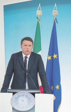 Copertina di Renzi invoca l’unità e si tiene le mani libere