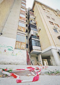 Napoli, violenza sulla figlia di 3 anni. Arrestati i genitori