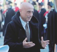 Copertina di Nel duello Lotti-Minniti s’infila Gabrielli I Servizi italiani ballano (ma non troppo)