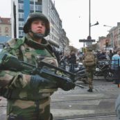 Copertina di Parigi brucia e l’esercito ha bisogno di me