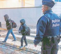 Copertina di Ritorno a scuola all’ombra dei kamikaze