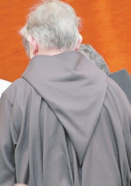 Resort e hotel di lusso in Africa con i 50 milioni dei francescani