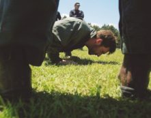 Copertina di Ottomila euro al mese ma in Italia è vietato