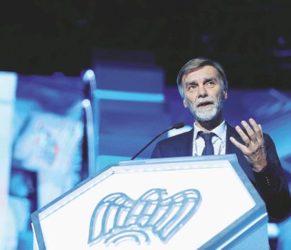 I soldi non sono tutto: Delrio resiste al metodo Renzi-Padoan