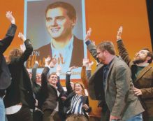 Copertina di Rivera fa gol nei sondaggi, Rajoy resta fuori-campo