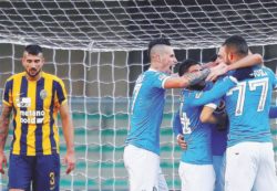 Copertina di Higuain è meglio ‘e Pelé. Il Napoli primo da solo