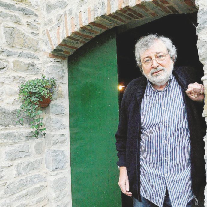 “Non uscivo di casa da 18 mesi, avevo un po’ paura. Non riesco più a leggere. Per questo guardo tanta tv, compresi programmi come Il Grande Fratello”: Guccini torna in pubblico