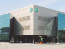 Copertina di Non chiamateli salvataggi, Bankitalia sapeva tutto della gigantesca truffa