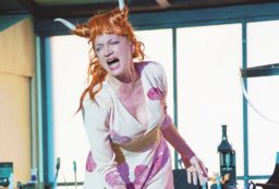 Copertina di Titania, un’eroina erotica risveglia il mondo abbrutito