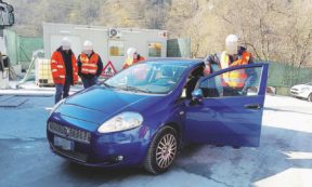 Copertina di Stop agli scavi: c’è l’amianto. Paga chi denunciò