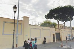 Copertina di Nella caserma dei politici cene, feste e riunioni di Ncd