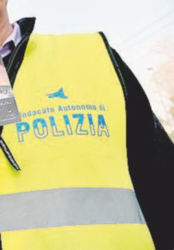 Sospeso l’agente Sap che è andato in tv: “Ha truccato le prove”