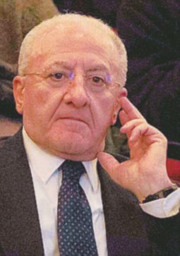 De Luca: Forza Italia presenta la sfiducia,  la vota anche il M5s