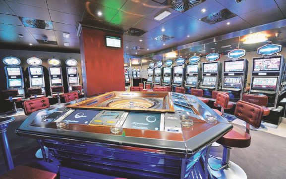 Slot, il governo fa felici  i signori dell’azzardo