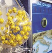 Copertina di Lottomatica, i signori del gioco perdono col fisco