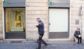 Copertina di I risparmi del 92enne bruciati in bond