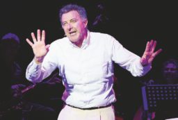 Copertina di Luca “l’imperfetto”. La sua vita sul palco seguendo la Torah