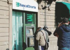 Copertina di Effetto Etruria, una bomba da 50 miliardi per le banche