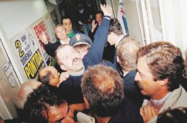 Copertina di Voti, trapani per tv e biglietti aerei: la superpoliziotta privata di Maroni