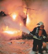 Copertina di E ora i pompieri devono pagarsi anche le trasferte