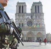 Copertina di Capodanno blindato nelle piazze italiane: le misure di sicurezza da Napoli a Milano. A Bologna accesso con coupon