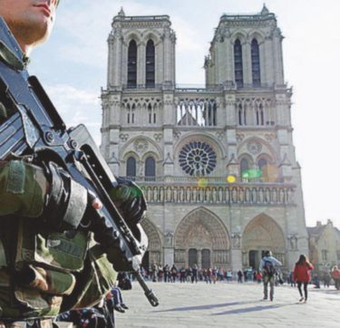 Copertina di Capodanno blindato nelle piazze italiane: le misure di sicurezza da Napoli a Milano. A Bologna accesso con coupon