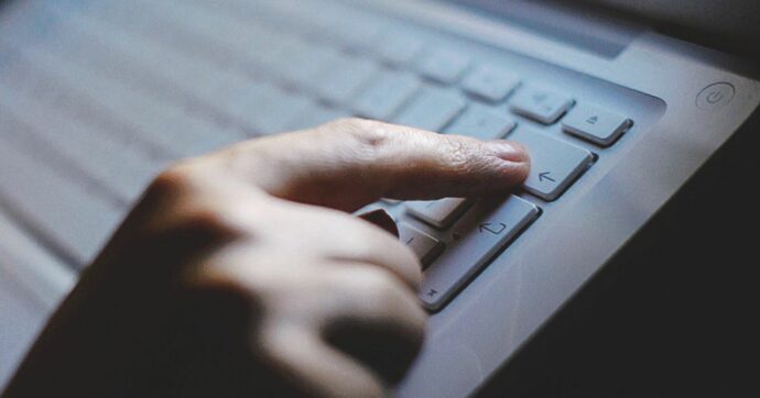 Più minori adescati online: alla base c’è una manipolazione della volontà