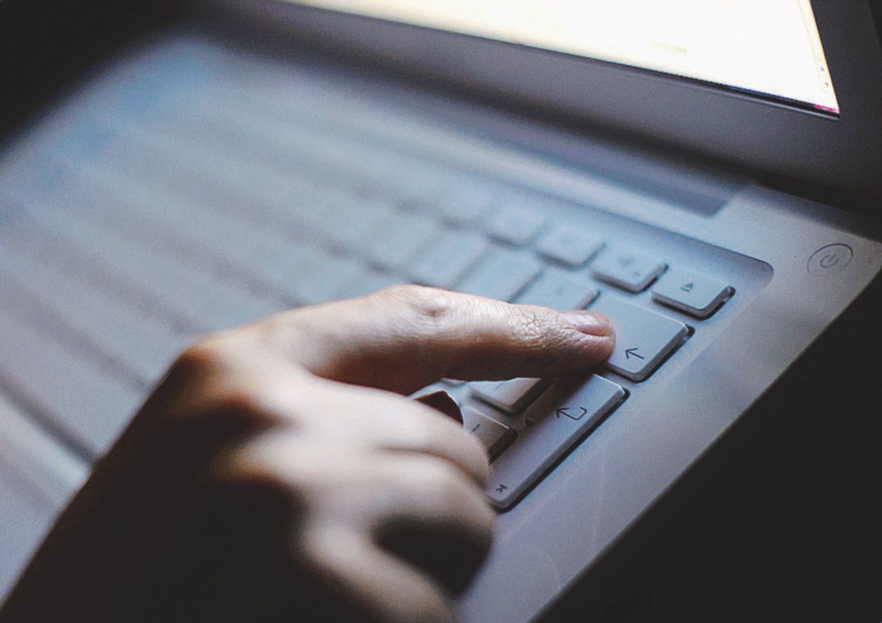 Più minori adescati online: alla base c’è una manipolazione della volontà
