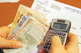 Copertina di Scuola, acqua, energia e trasporti: gli aumenti previsti per il 2016