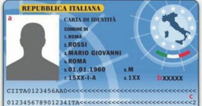 Copertina di Il governo rinvia l’addio della carta d’identità cartacea: sarà valida fino alla sua naturale scadenza