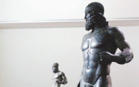 Copertina di Capodanno, i turisti beffati davanti a gallerie e siti chiusi