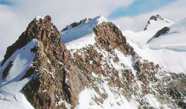Monte Rosa, un morto e 4 feriti tra gli 8 alpinisti rimasti bloccati a Castore: sono precipitati in gruppo durante la discesa