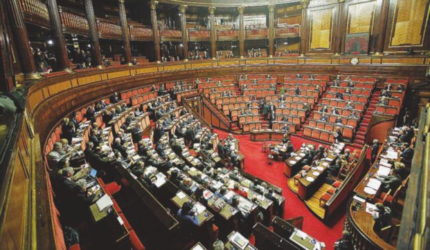 Copertina di Palazzo Madama: Il Senato dopo-lavoro, pochi risparmi e rischio rimborsi
