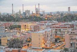 Copertina di Marchionne soccorre Renzi: testimonial per rilevare Ilva