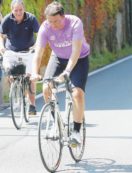 Copertina di Francesco regala il Rolex Matteo si tiene la bici di Abe