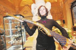 Copertina di Cameron e gli altri: quei “no, grazie” tra quadri e tappeti