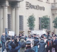 Copertina di Finanziamenti facili agli amici di Etruria: perquisite 14 società