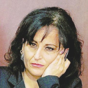 Grillo, falla dimettere: ha taciuto sul ricatto