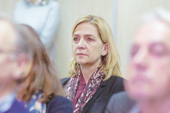 Imbarazzo regale, Cristina alla sbarra