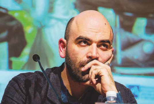 Saviano, basta un tweet contro il M5S per uscire dalla fabbrica del fango