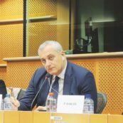 Copertina di L’euroinquisito Pd tra feste, voti loschi  e l’ombra dei clan