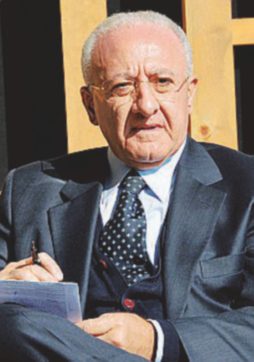 De Luca rinuncia alla prescrizione: “Voglio l’assoluzione”