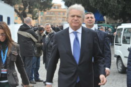 Copertina di Con 10 chili in meno somiglia a Clark Gable (Ferrara dixit)