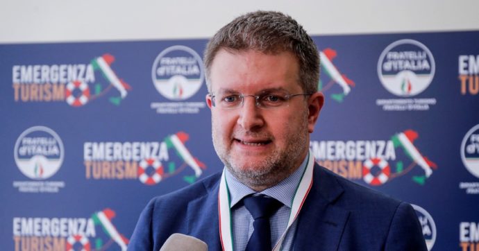 Insultò artista, Fidanza: “Immunità”