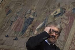 Copertina di Tutti aspettano il Messia Io preferisco il camerino